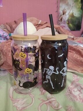 Set Of 2 Halloween Plastic Glasses With Lid & Straw Black Cat Dancing Skeketons